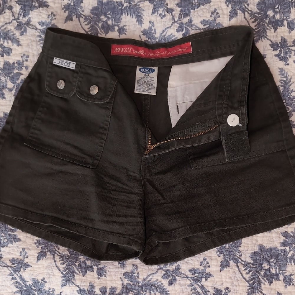 Vintage Revolt - Green High Waist Shorts